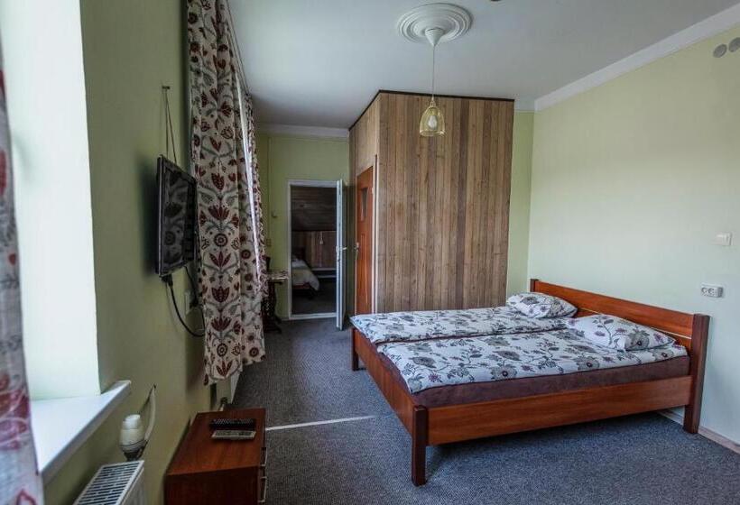 اتاق لوکس سه تخته, Regina Guest House