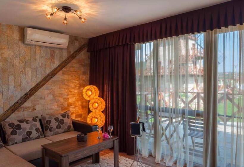 جناح مطل على البحيرة, The Wind Mills Hydropark