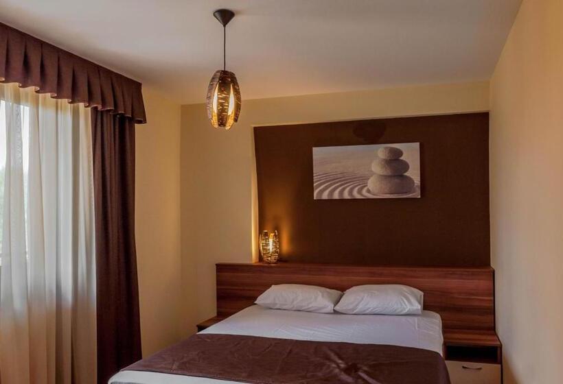 Suite with lake view, The Wind Mills Hydropark