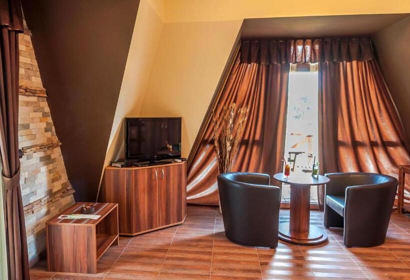 غرفة قياسية مطلّة علي البحيرة, The Wind Mills Hydropark