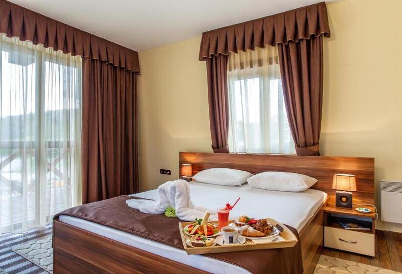 جناح جونيور مطل علي البحيرة, The Wind Mills Hydropark