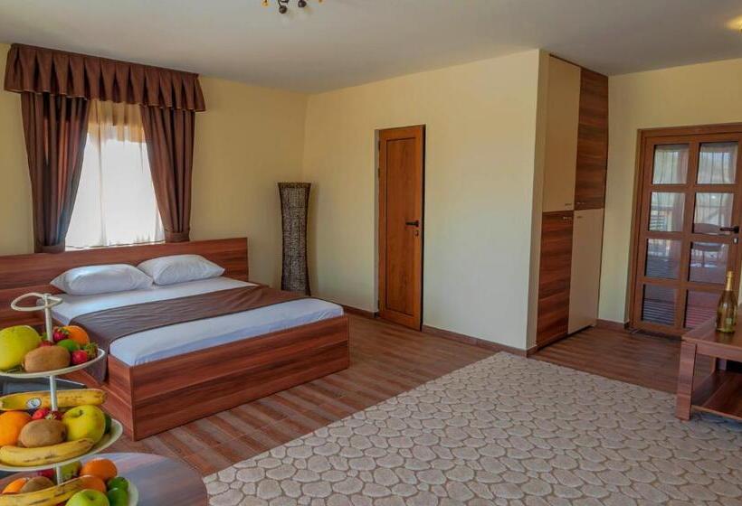 جناح جونيور مطل علي البحيرة, The Wind Mills Hydropark