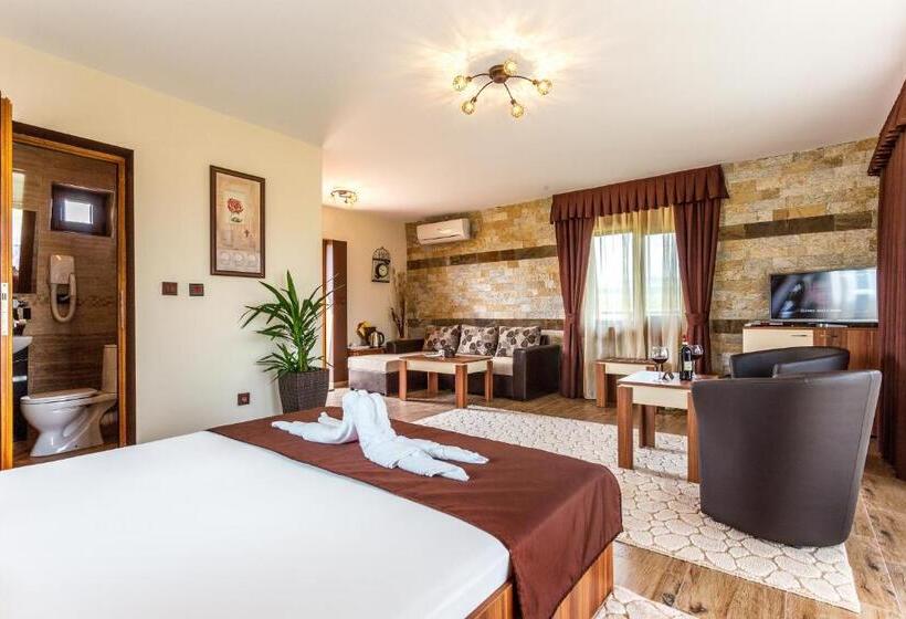 جناح جونيور مطل علي البحيرة, The Wind Mills Hydropark