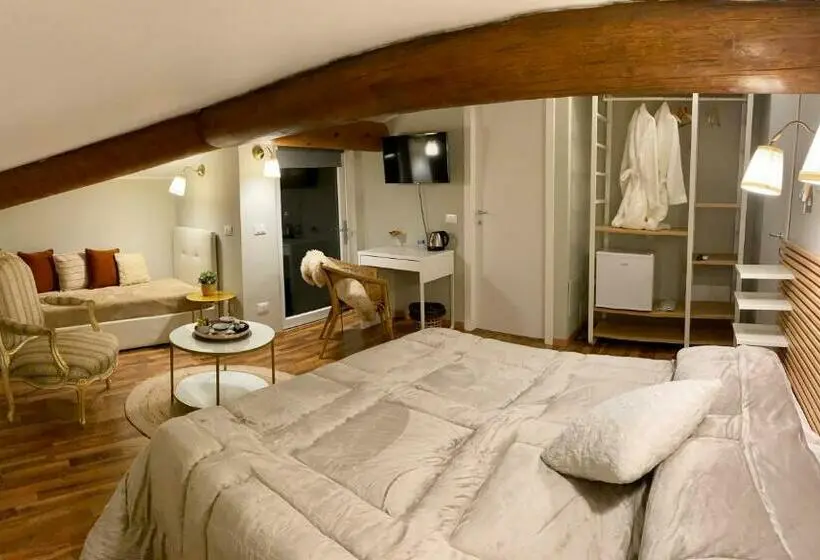 バルコニー付きスタンダードトリプルルーム, La Casa Di Campagna Sul Garda