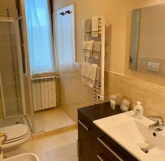 庭の見えるスタンダードトリプルルーム, La Casa Di Campagna Sul Garda