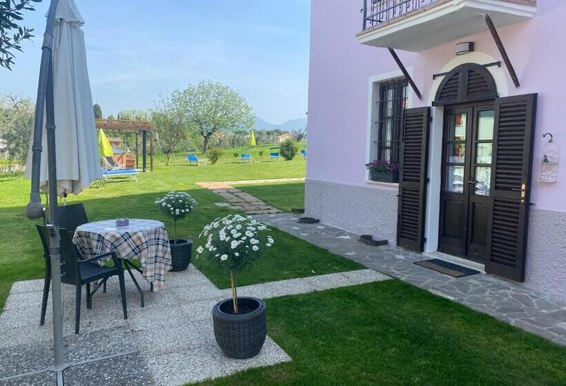 Трехместный Номер Стандарт Вид на Сад, La Casa Di Campagna Sul Garda