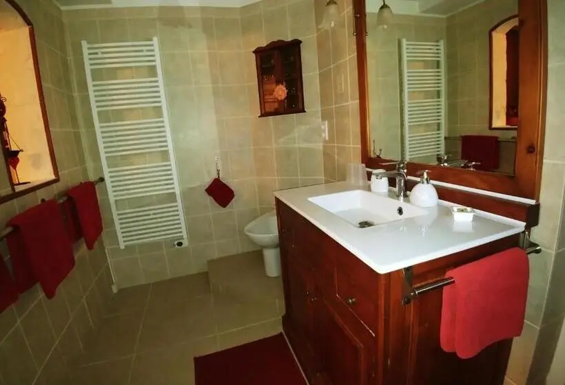 コンフォートルーム, Chez Isabelle Et Guy B&b
