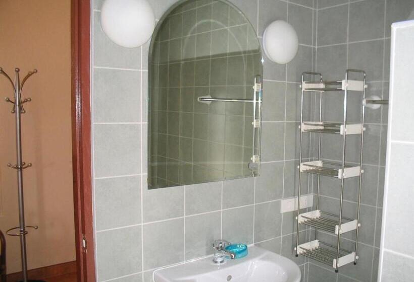 标准平房, Lonops Gay Paradise