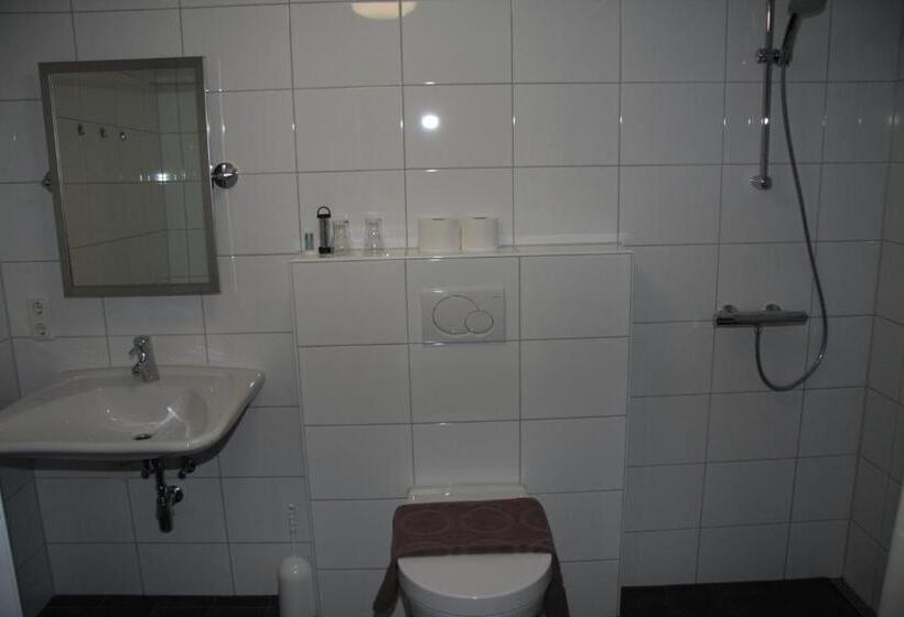 חדר סטנדרט, De Aze