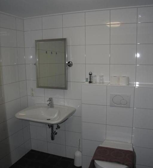 חדר סטנדרט, De Aze