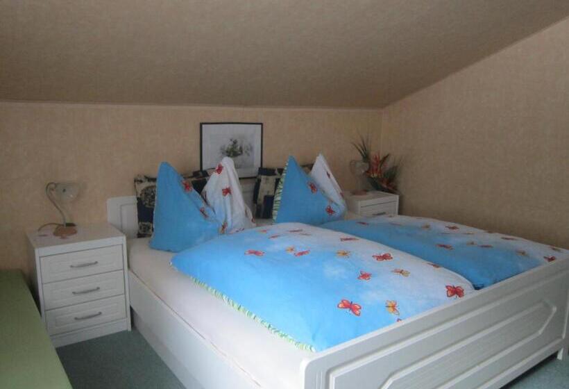 غرفة قياسية ثلاثية, Haus Jochum