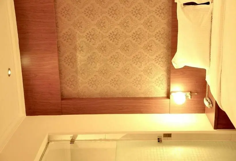 اتاق سوپریور, G Hotel Pontianak