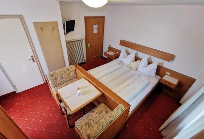 غرفة قياسية مزوَّدة بشُرفة, Active B&b Prairerhof