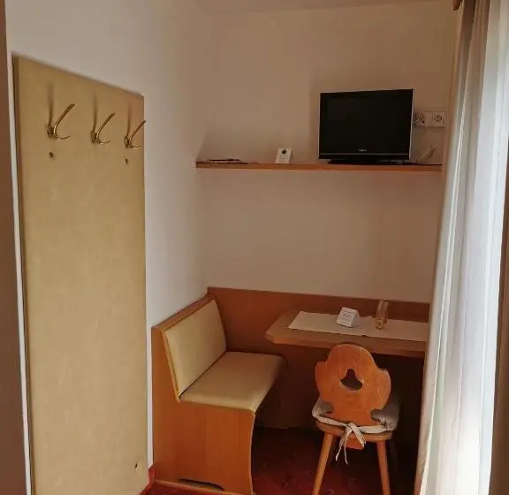اتاق استاندارد با چشم‌انداز باغ, Active B&b Prairerhof