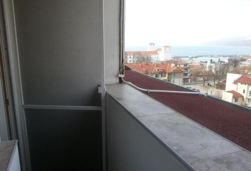 スタンダードトリプルルーム, Guest House Emi