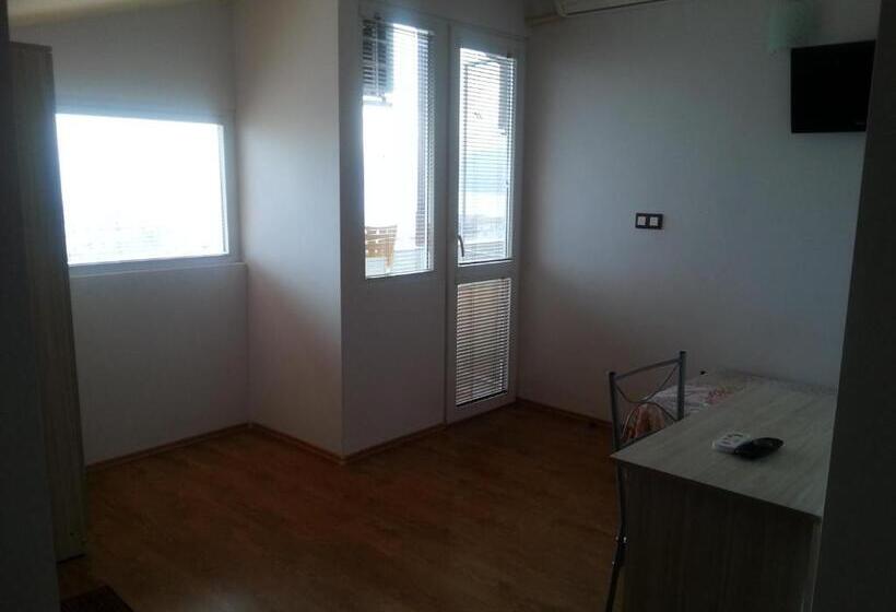 スタンダードトリプルルーム, Guest House Emi