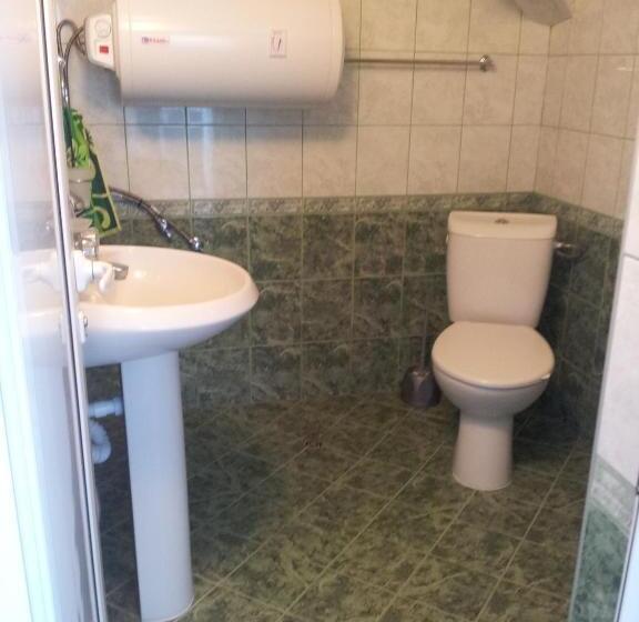 Номер Стандарт Трехместный, Guest House Emi