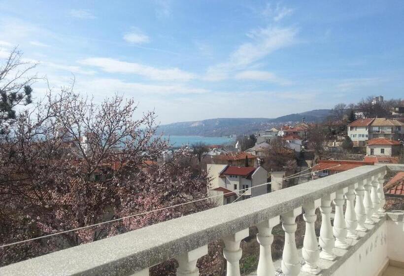 バス共有のスタンダードルーム, Guest House Emi