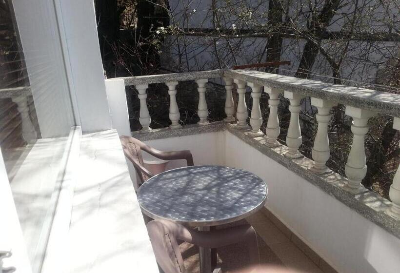 バス共有のスタンダードルーム, Guest House Emi