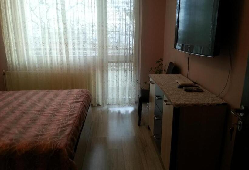 バス共有のスタンダードルーム, Guest House Emi