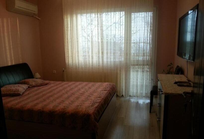 Номер Стандарт Совместная Ванная, Guest House Emi