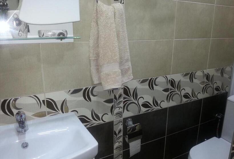 バス共有のスタンダードルーム, Guest House Emi