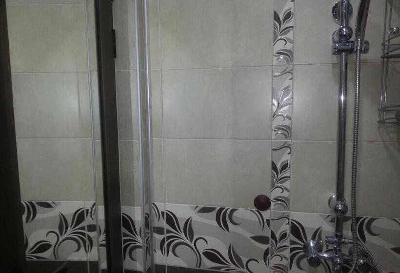 バス共有のスタンダードルーム, Guest House Emi