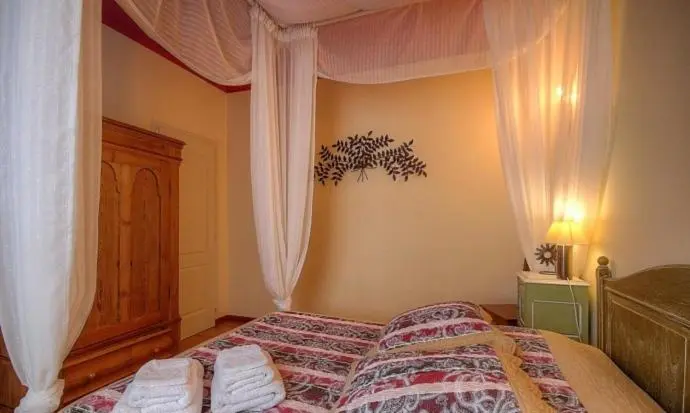اتاق استاندارد, A L Ombre Du Clocher