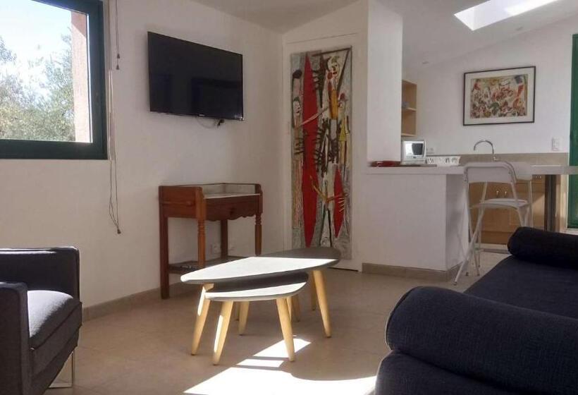 דירת חדר בקומת קרקע, La Radassière