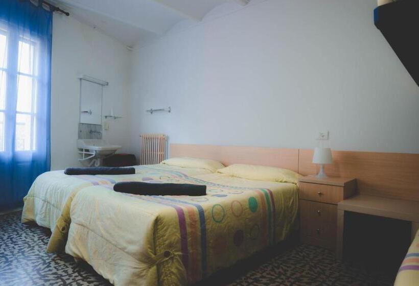 חדר משפחתי, Alberg Sprint