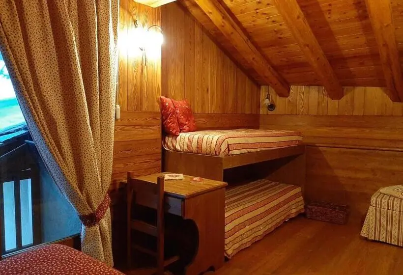 Superior Kolmen Hengen Huone, L Abreny