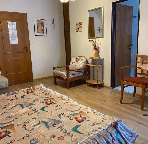 اتاق استاندارد سه نفره, Pension Roklan