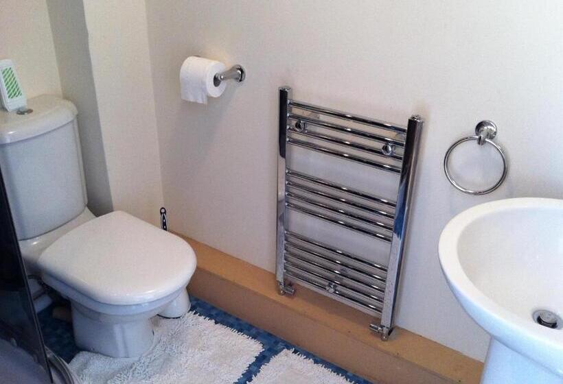 חדר דלוקס, Carland Cross