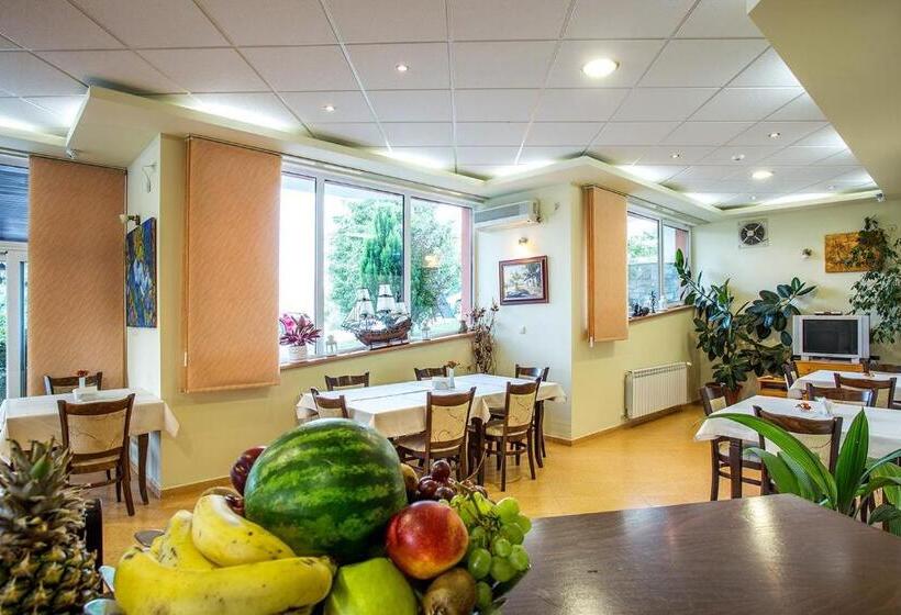 ビラホテル１ベッドルーム, Family Hotel Saint Konstantin