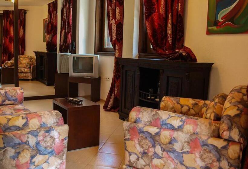 メゾネットスイート, Elli Greco