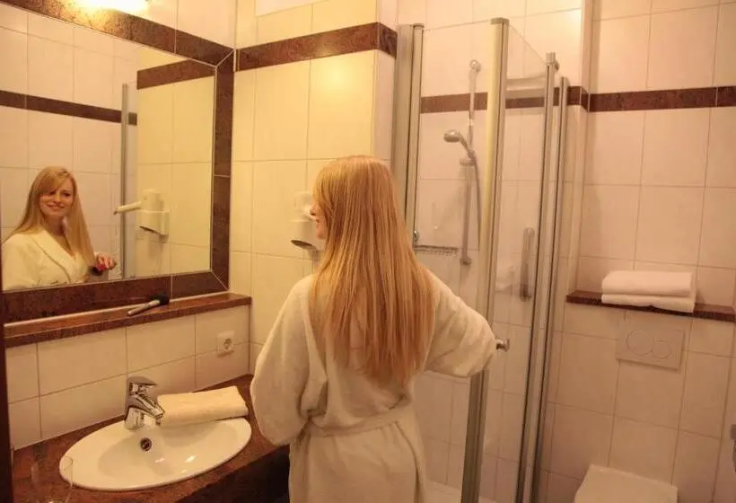 Deluxe Yhden Hengen Huone, Schlossgasthof Rösch