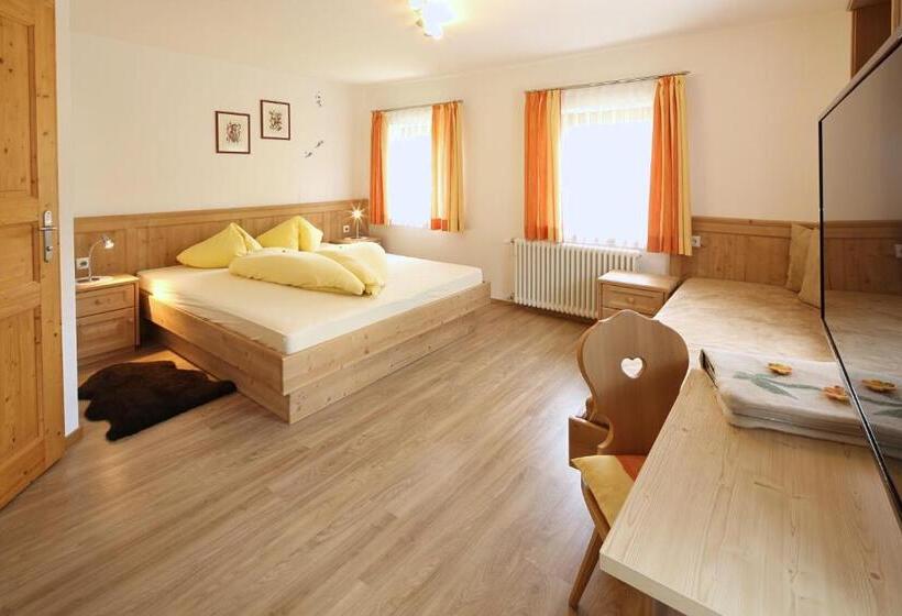 חדר משפחתי, Obersanterhof