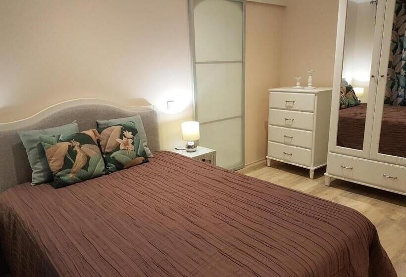 اتاق اکونومی, Santa Maria Casa Nostra