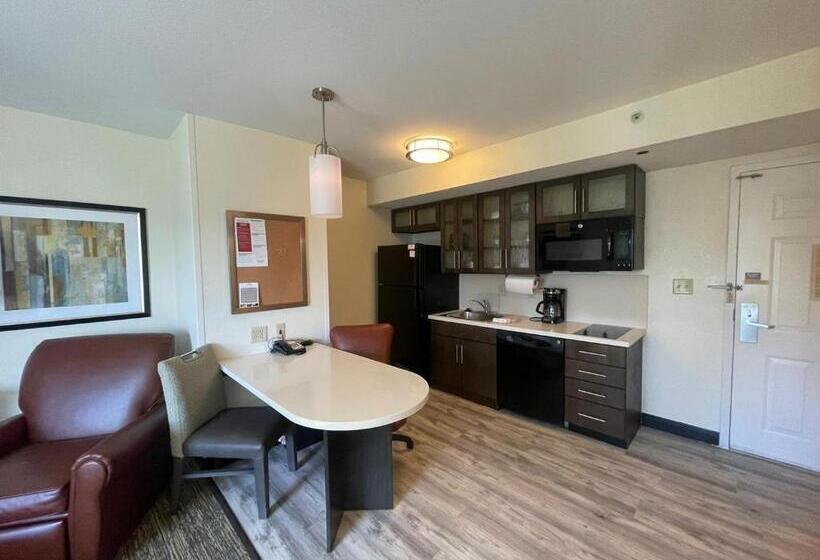 Люкс, Candlewood Suites Secaucus, An Ihg