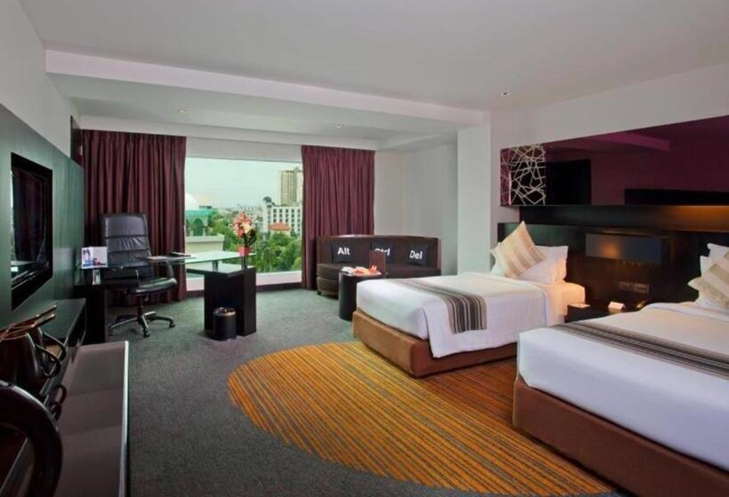 Quarto Deluxe, Golden Tulip Mandison Suites
