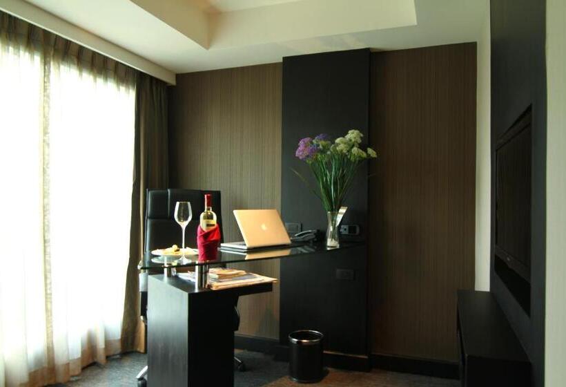 Suíte Executiva Cama king, Golden Tulip Mandison Suites