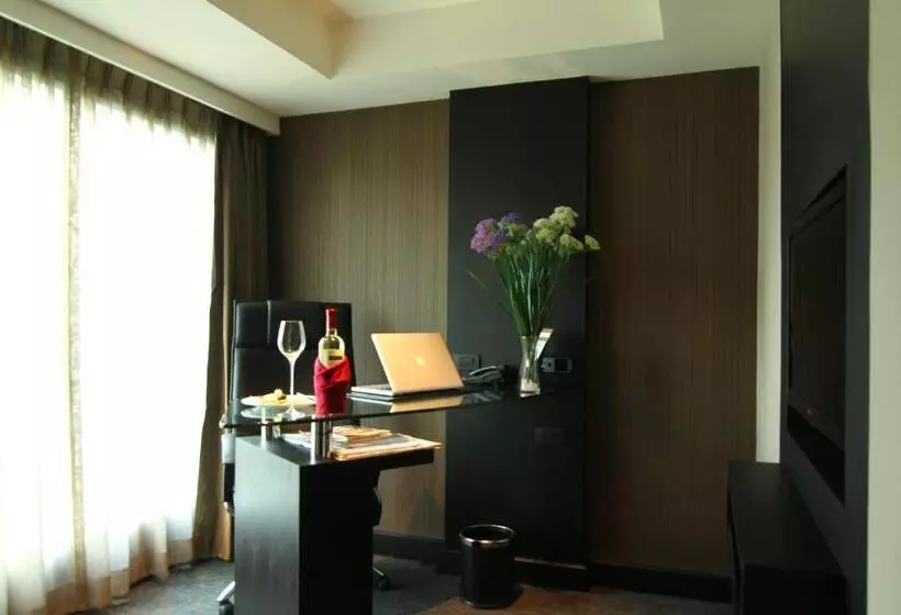 キングサイズベッドのエクゼクティブ, Golden Tulip Mandison Suites
