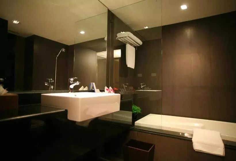 キングサイズベッドのデラックスルーム, Golden Tulip Mandison Suites
