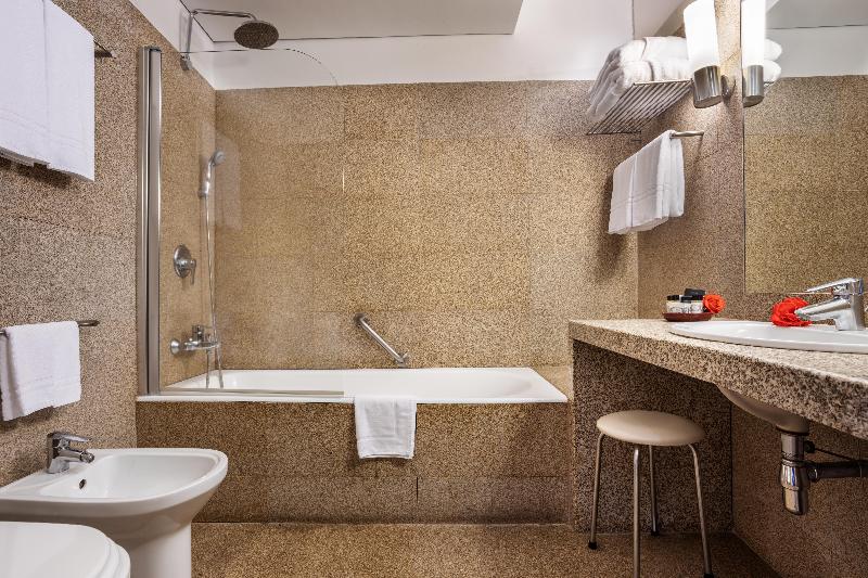 חדר סטנדרט מותאם לאדם עם מוגבלויות, Holiday Inn Express   Indianapolis   Southeast, An Ihg