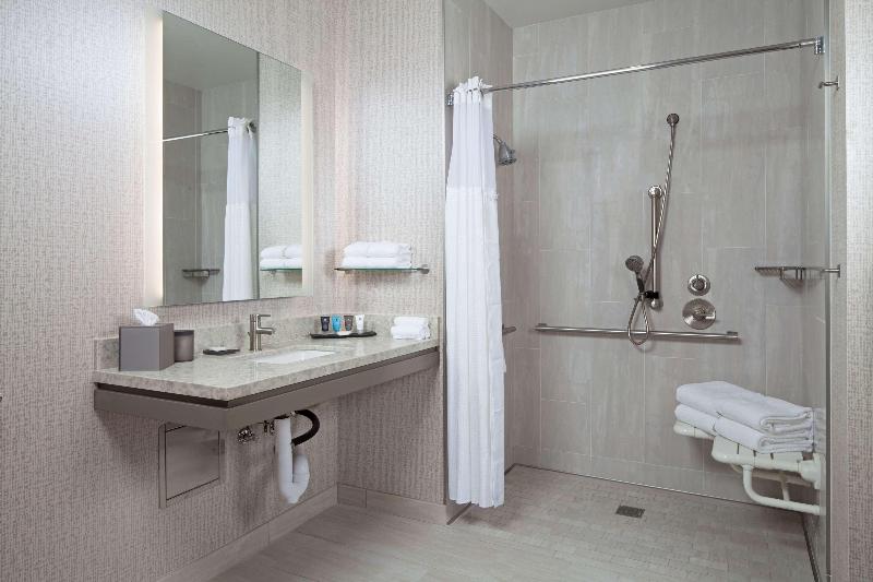 سوئیت با تخت بزرگ, Holiday Inn Express   Indianapolis   Southeast, An Ihg