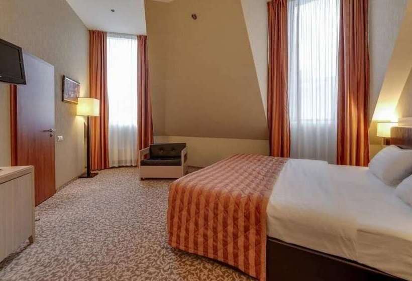 수피리어 룸, New Peterhof