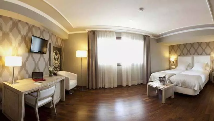 Superior Room, Os Olivos