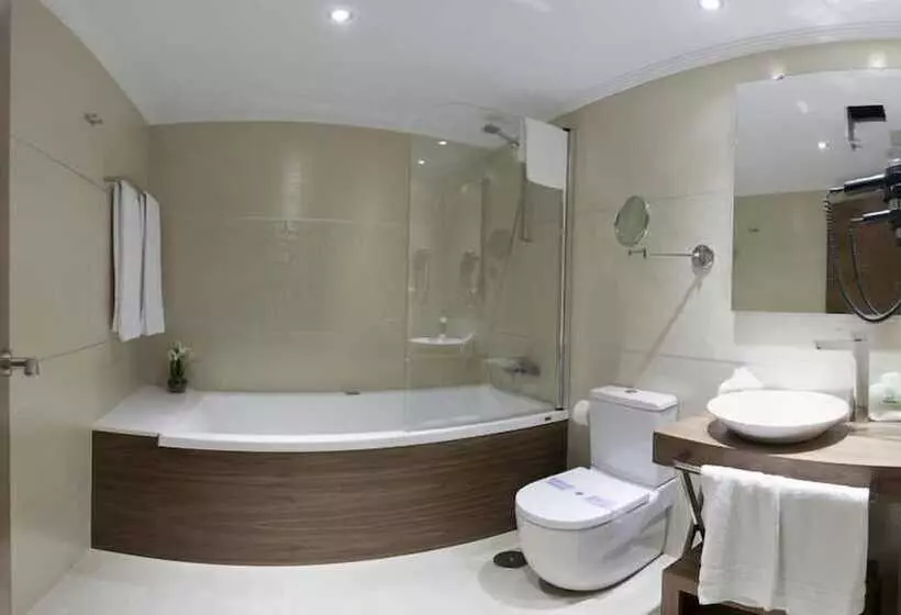 Superior Room, Os Olivos