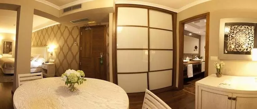 Junior Suite, Os Olivos