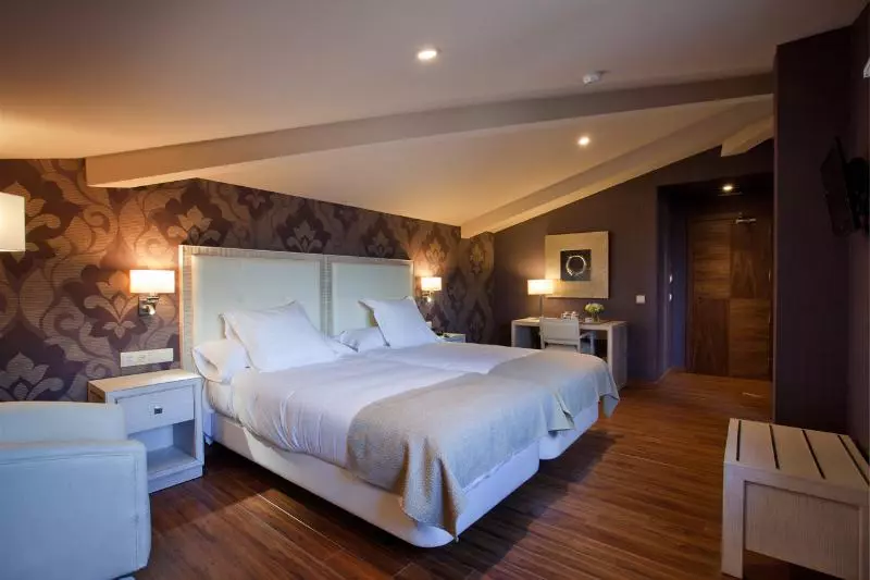 Superior Room, Os Olivos